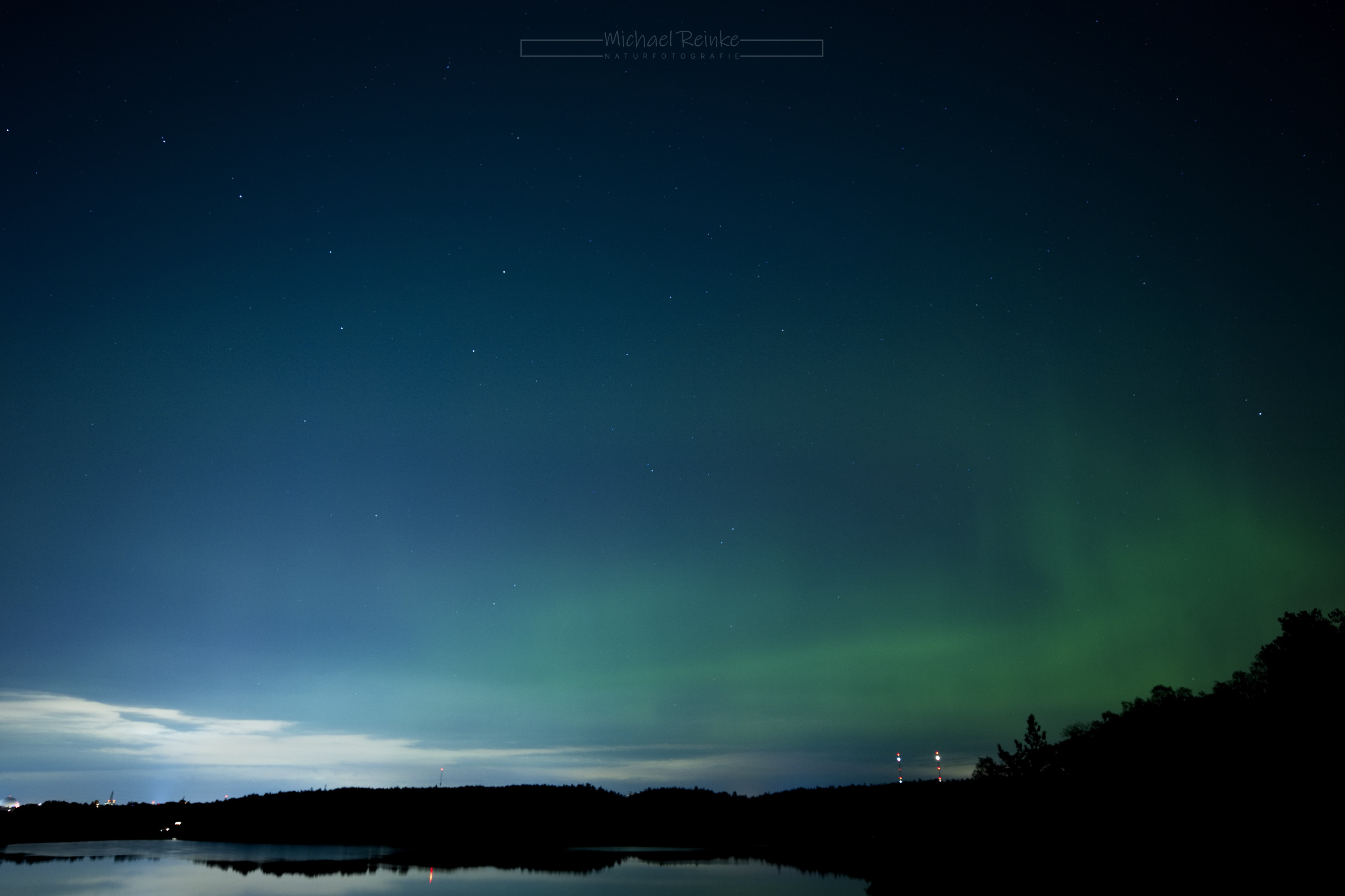 Polarlichter über dem Flaten, einem See im Süden Stockholms.